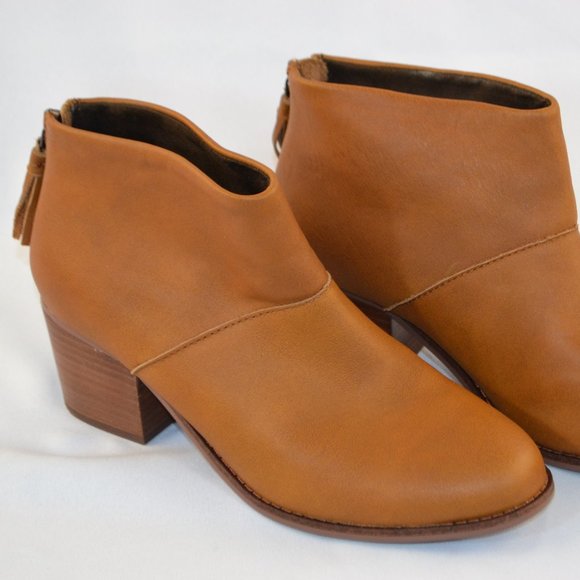 Toms Shoes - Toms Brown Tan Leather Booties sz.8